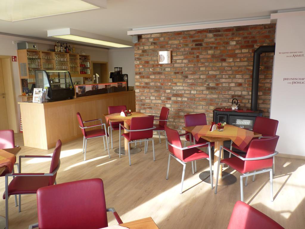 Cafe Und Pension Blohm Greifswald Exterior photo