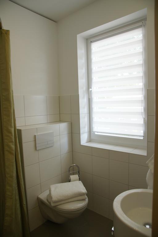 Cafe Und Pension Blohm Greifswald Room photo