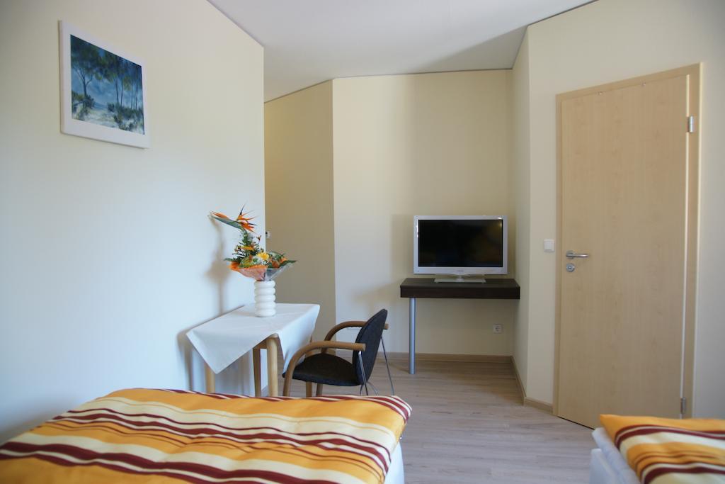 Cafe Und Pension Blohm Greifswald Room photo