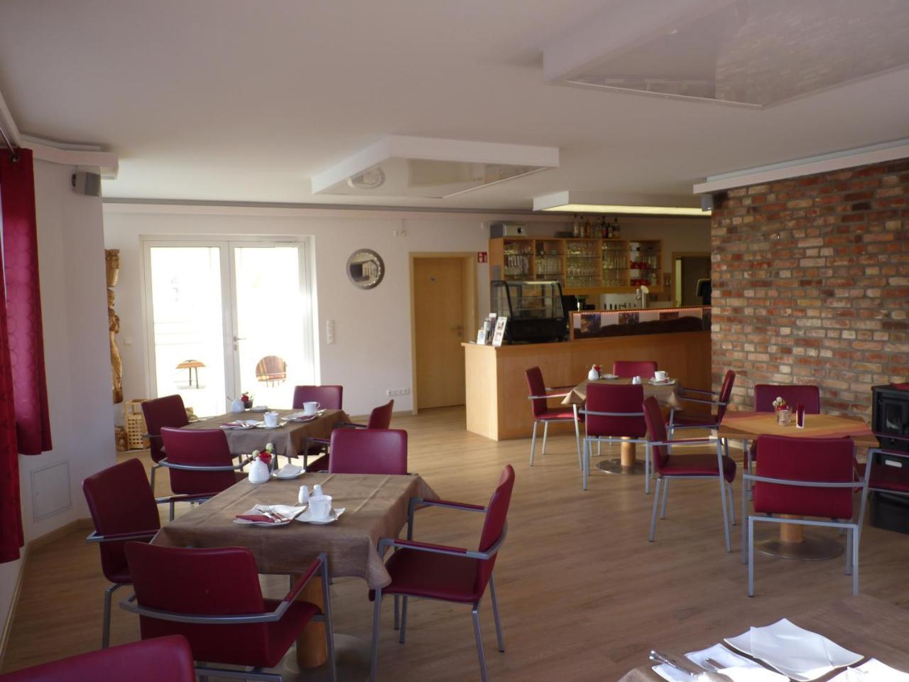 Cafe Und Pension Blohm Greifswald Exterior photo