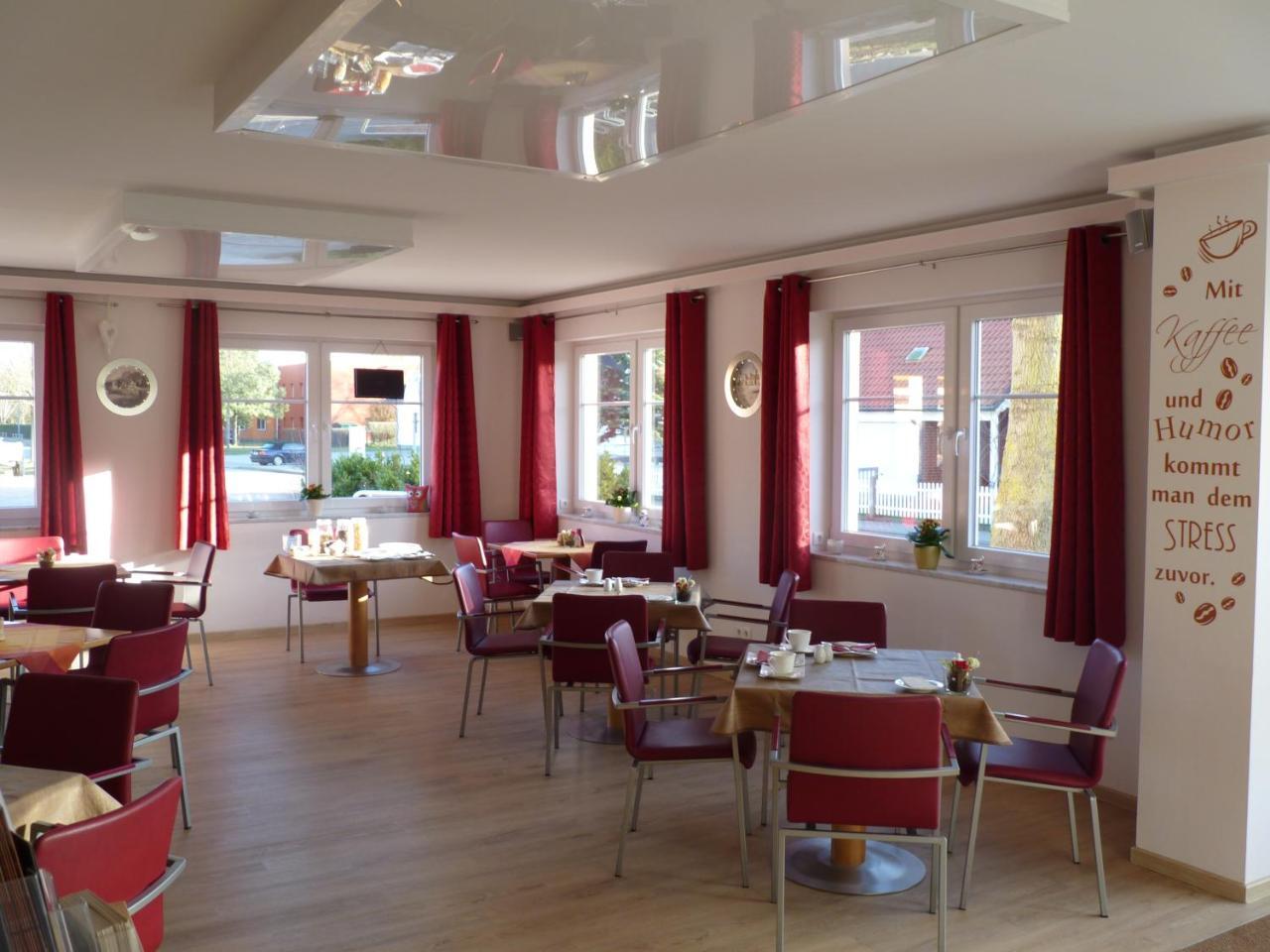 Cafe Und Pension Blohm Greifswald Exterior photo